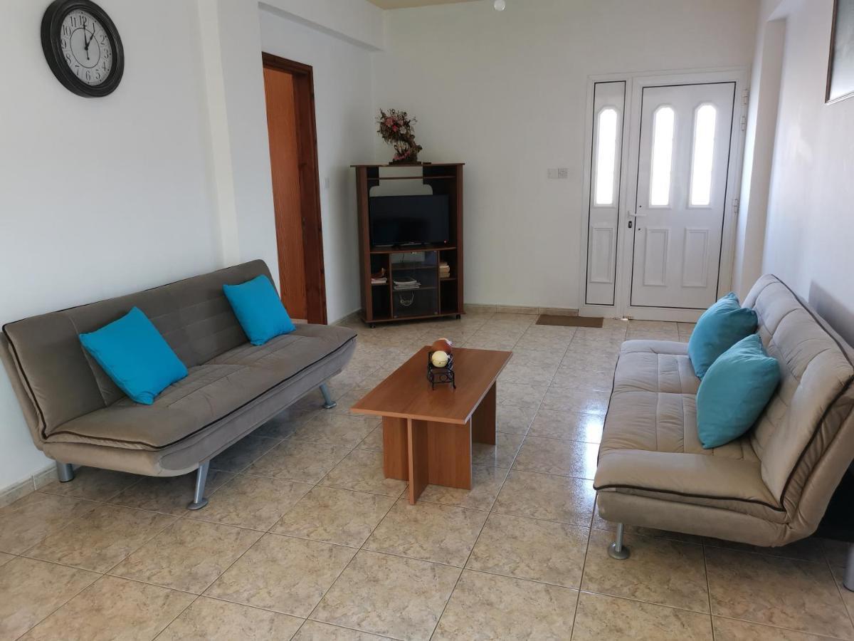 Anastasia Apartment Agia Marina  Екстериор снимка